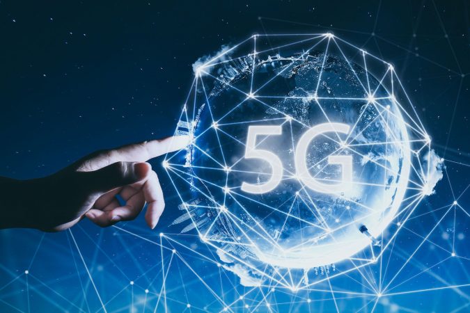 The impact of 5G through Immersive and Collaborative Solutions